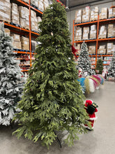 Brad artificial de Crăciun – aspect natural, ramuri aerisite